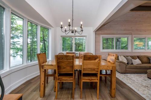 Gorgeous Muskokan Cottage on Six Mile Lake