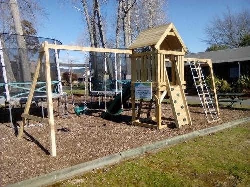 Cedarwood Lakeside Motel & Conference Venue