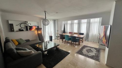 Ein charmanter Zweifamilienhaus - image 11
