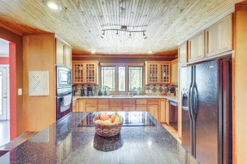 Riverside Texas Retreat w/ Wraparound Porch! in Rockdale (TX)
