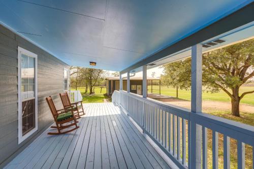 Riverside Texas Retreat w/ Wraparound Porch! in Rockdale (TX)
