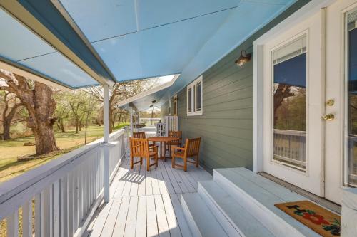 Riverside Texas Retreat w/ Wraparound Porch! in Rockdale (TX)