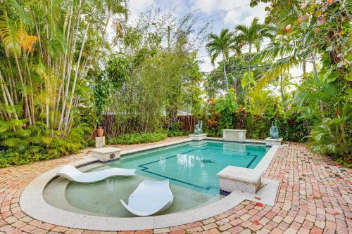 Lush West Palm Beach Getaway with Backyard Oasis!