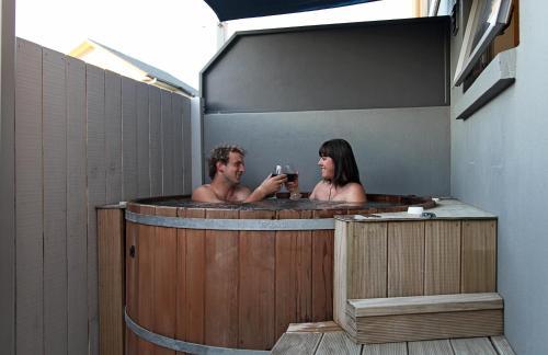 Hot tub, Atrium On Ulster Motel in Hamilton