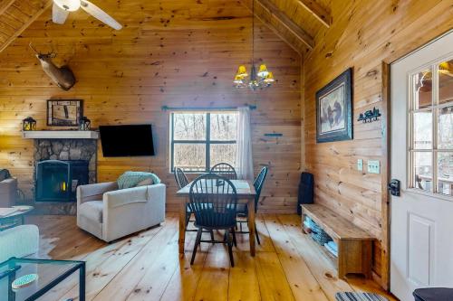 Lazy Bear Creek Lodge in Blairsville, USA