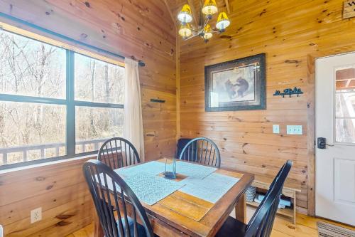 Lazy Bear Creek Lodge in Blairsville, USA