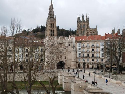 BURGOS CONTEMPLA Centro histórico. Frente al arco