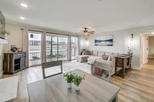 Remodeled Lakefront Condo with Boat Dock