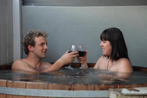 Hot tub, Atrium On Ulster Motel in Hamilton