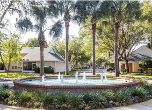 Relaxing 2B/2B with Office Nook, Pool, Gym, Sauna, walk-in closets, lanai, 1 car garage in West Hills, USA