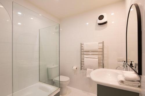 Stoneridge Place Spacious 3 BDR Home with Great Views - image 7