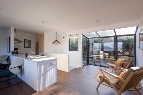 Stoneridge Place Spacious 3 BDR Home with Great Views - image 13