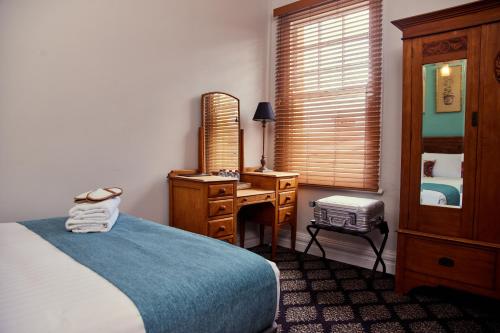 Double room, shared bathroom