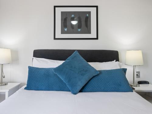 One Bedroom Apartment image 7