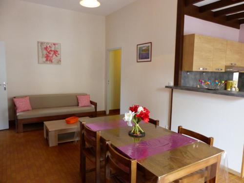 . Appartement Arfeuilles, 3 pièces, 4 personnes - FR-1-489-266