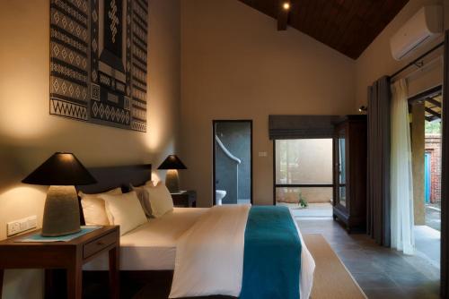 Family Room image 3