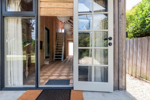 Beachside Barn Family Getaway in Low Head