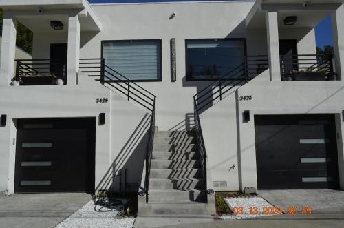 Dimond Abode Vacation Home #2 Oakland Dimond District - Tap to explore photos