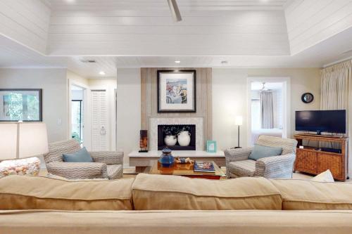 1045 Sparrow Pond Lagoon View