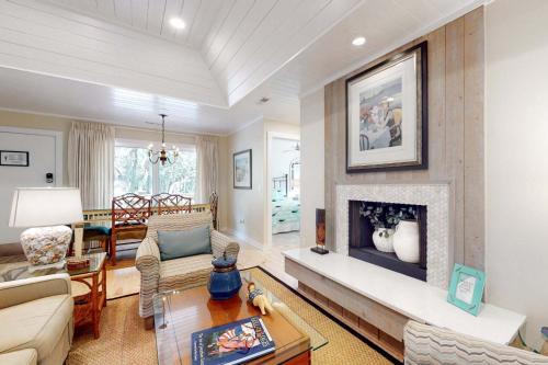 1045 Sparrow Pond Lagoon View