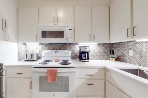 1045 Sparrow Pond Lagoon View