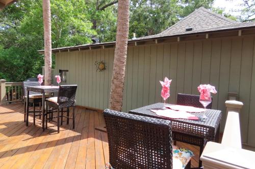 1045 Sparrow Pond Lagoon View