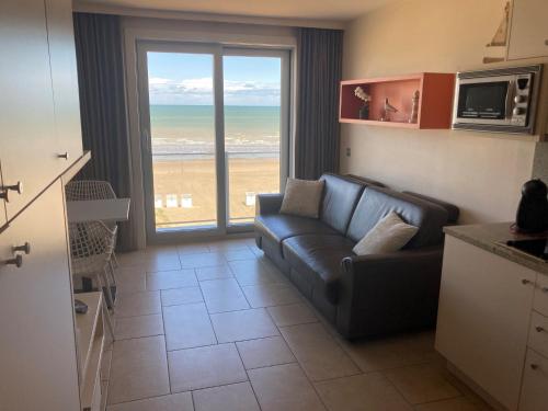 Apartment Gounod 601 with sea view