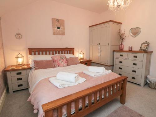 Hartwood Cottage Scarborough - image 14
