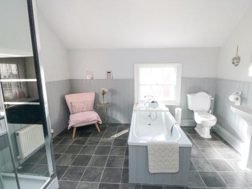Hartwood Cottage Scarborough - image 12
