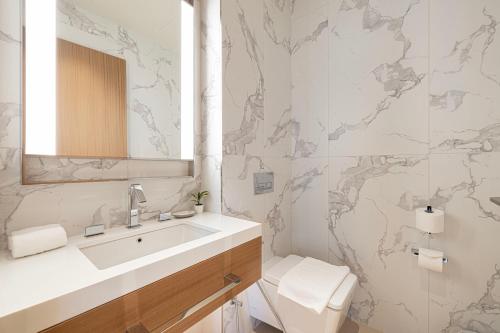 SmartStay at Address Opera - Unique Burj Khalifa Views - Brand New Luxury Residences - image 7