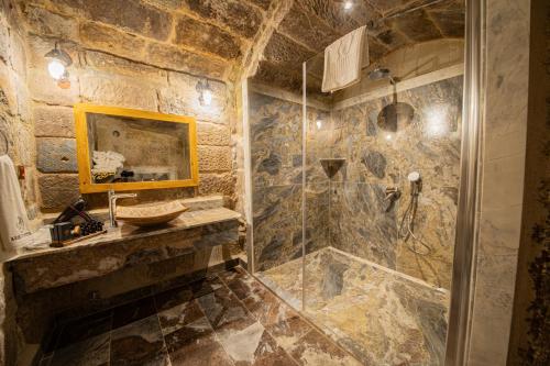 Ares Cave Suites - image 5