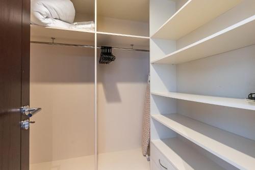 Cozy 1 Bedroom apartment I Downtown Dubai I Near Burj Khalifa - image 6