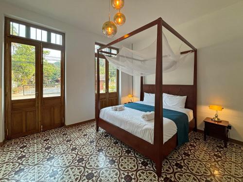 Deluxe Double or Twin Room image 10