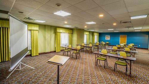 Holiday Inn Express Birmingham Irondale East