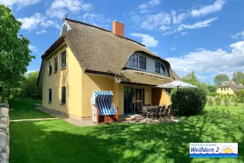 Familienfreundliches Reetdachhaus Weissdorn 2 in Puddemin, Deutschland