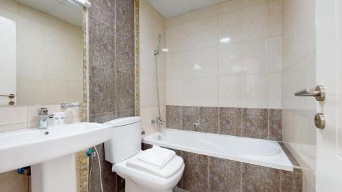 Primestay - Elegant 2BR in Dubai Marina - Marina Wharf - image 8