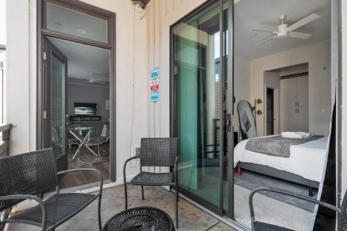 Spacious 2BD with Private Balcony and Free Parking Spacious 2BD with Private Balcony and Free Parking