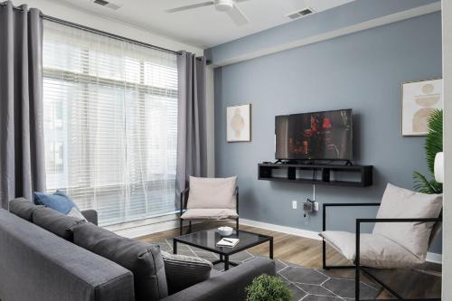 Spacious 2BD with Private Balcony and Free Parking Spacious 2BD with Private Balcony and Free Parking