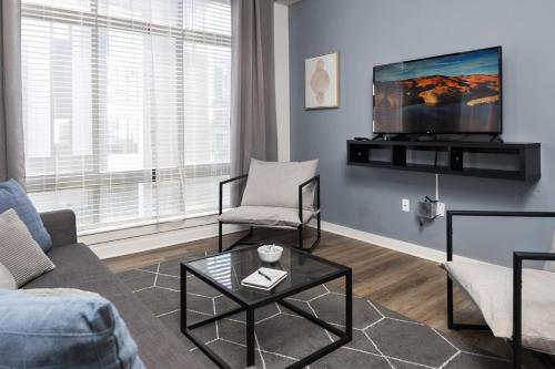 Spacious 2BD with Private Balcony and Free Parking Spacious 2BD with Private Balcony and Free Parking