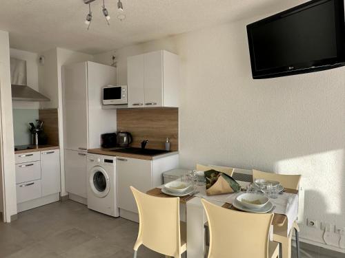 Studio - Les pieds dans l'eau agréable en toutes saisons 4 couchages - climatisation - parking privé - piscine sur mer - vue magnifique et rare - situation optimum - Les argonautes - Ile des pêcheurs - Cap d'Agde, Cap d'Agde (foto 10)