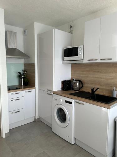 Studio - Les pieds dans l'eau agréable en toutes saisons 4 couchages - climatisation - parking privé - piscine sur mer - vue magnifique et rare - situation optimum - Les argonautes - Ile des pêcheurs - Cap d'Agde, Cap d'Agde (foto 9)