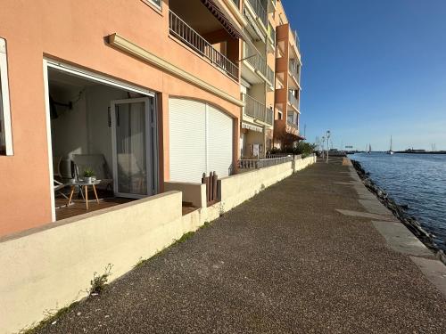 Studio - Les pieds dans l'eau agréable en toutes saisons 4 couchages - climatisation - parking privé - piscine sur mer - vue magnifique et rare - situation optimum - Les argonautes - Ile des pêcheurs - Cap d'Agde, Cap d'Agde (foto 8)