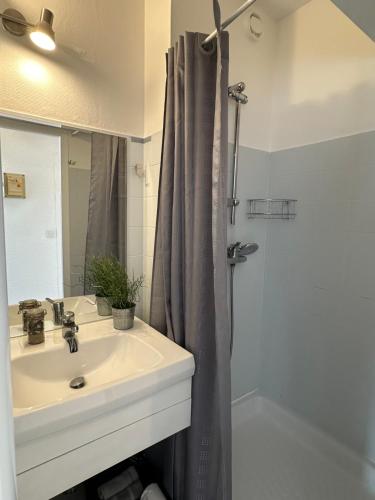 Studio - Les pieds dans l'eau agréable en toutes saisons 4 couchages - climatisation - parking privé - piscine sur mer - vue magnifique et rare - situation optimum - Les argonautes - Ile des pêcheurs - Cap d'Agde, Cap d'Agde (foto 6)