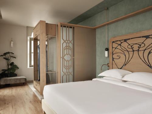 Domus Blanc Boutique Hotel Room Type - Executive Suite with Balcony & Halepa View Domus Blanc Boutique Hotel Room Type - Executive Suite with Balcony & Halepa View