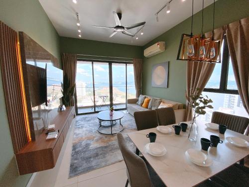 Shared lounge/TV area, Country Garden Danga Bay by Lions Bay near Taman Merdeka