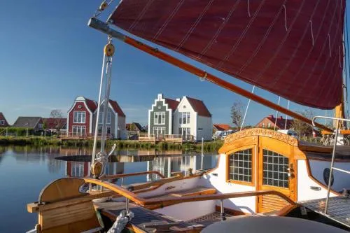 Plattbodenschiff PANDION in Neuharlingersiel, Deutschland