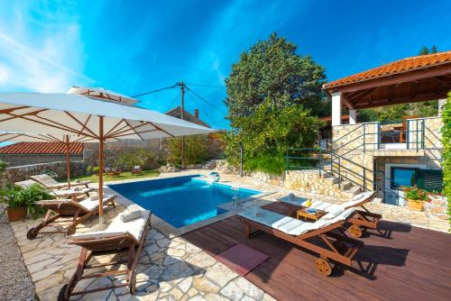Villa Platanus with Private Pool Sea View - Location, gîte - Mlini