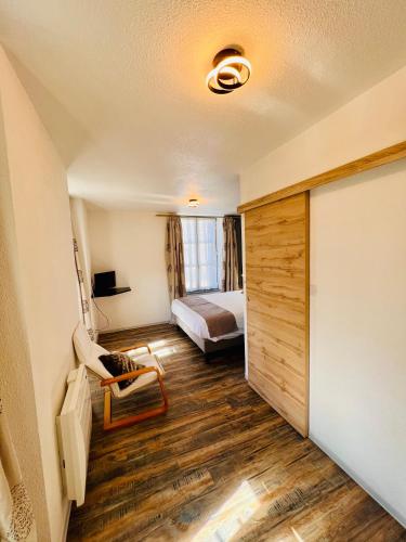 Logis Hotel Le Relais Des Remparts in Allanche