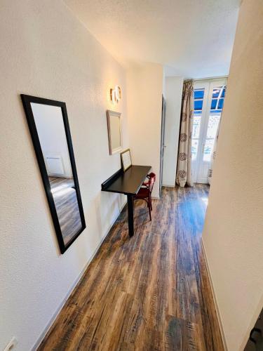 Logis Hotel Le Relais Des Remparts in Allanche