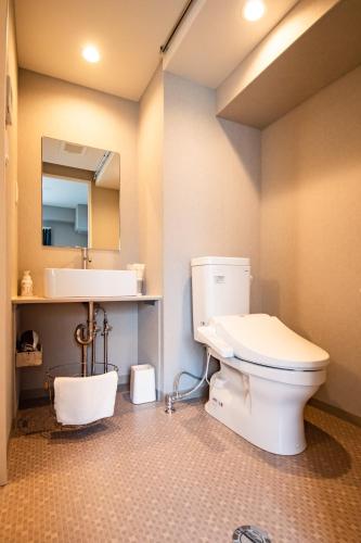 Double or Twin Room image 4